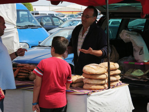 Свежий хлеб на испанском базаре